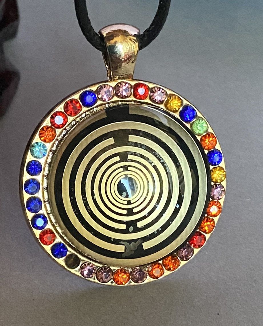 Amulett – Glamour – Lakhovsky MWO – 25 mm / goldlegiert / nachtschwarz – Produktansicht 1
