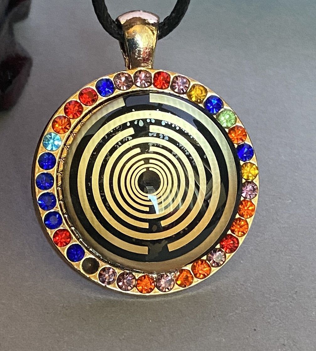 Amulett – Glamour – Lakhovsky MWO – 25 mm / goldlegiert / nachtschwarz – Produktansicht 1