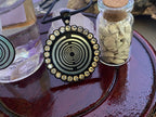 Amulett – Glamour – Lakhovsky MWO – 25 mm / zinnlegiert / Fassung schwarze – Produktansicht 1