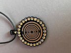 Amulett – Glamour – Lakhovsky MWO – 25 mm / zinnlegiert / Fassung schwarze – Produktansicht 1