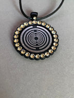Amulett – Glamour – Lakhovsky MWO – 25 mm / zinnlegiert / Fassung schwarze – Produktansicht 1