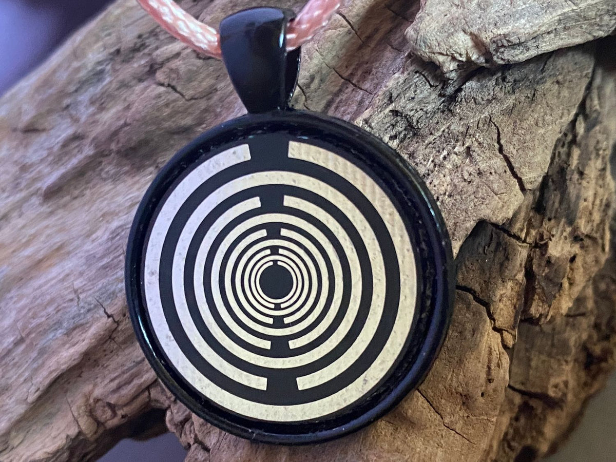 Amulett – schwarz, Lakhovsky MWO, Disc in schwarz, 25 mm, zinnlegiert, kupferunterlegt – Produktansicht 1