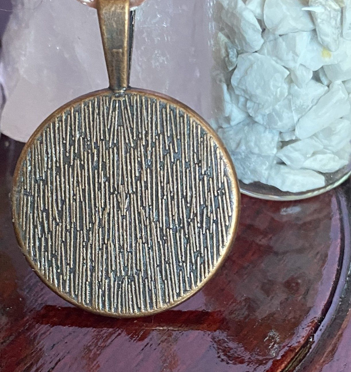 Amulett – kupferfarbend Shou Symbolik, Disc in blau, 25 mm, goldlegiert, kupferunterlegt – Produktansicht 1