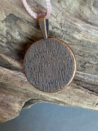Amulett – kupferfarbend Shou Symbolik, Disc in blau, 25 mm, goldlegiert, kupferunterlegt – Produktansicht 1