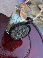 Amulett – schwarz, Dodecagram, Disc in schwarz, 25 mm, zinnlegiert, kupferunterlegt – Produktansicht 1