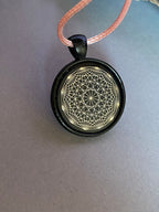 Amulett – schwarz, Dodecagram, Disc in schwarz, 25 mm, zinnlegiert, kupferunterlegt – Produktansicht 1