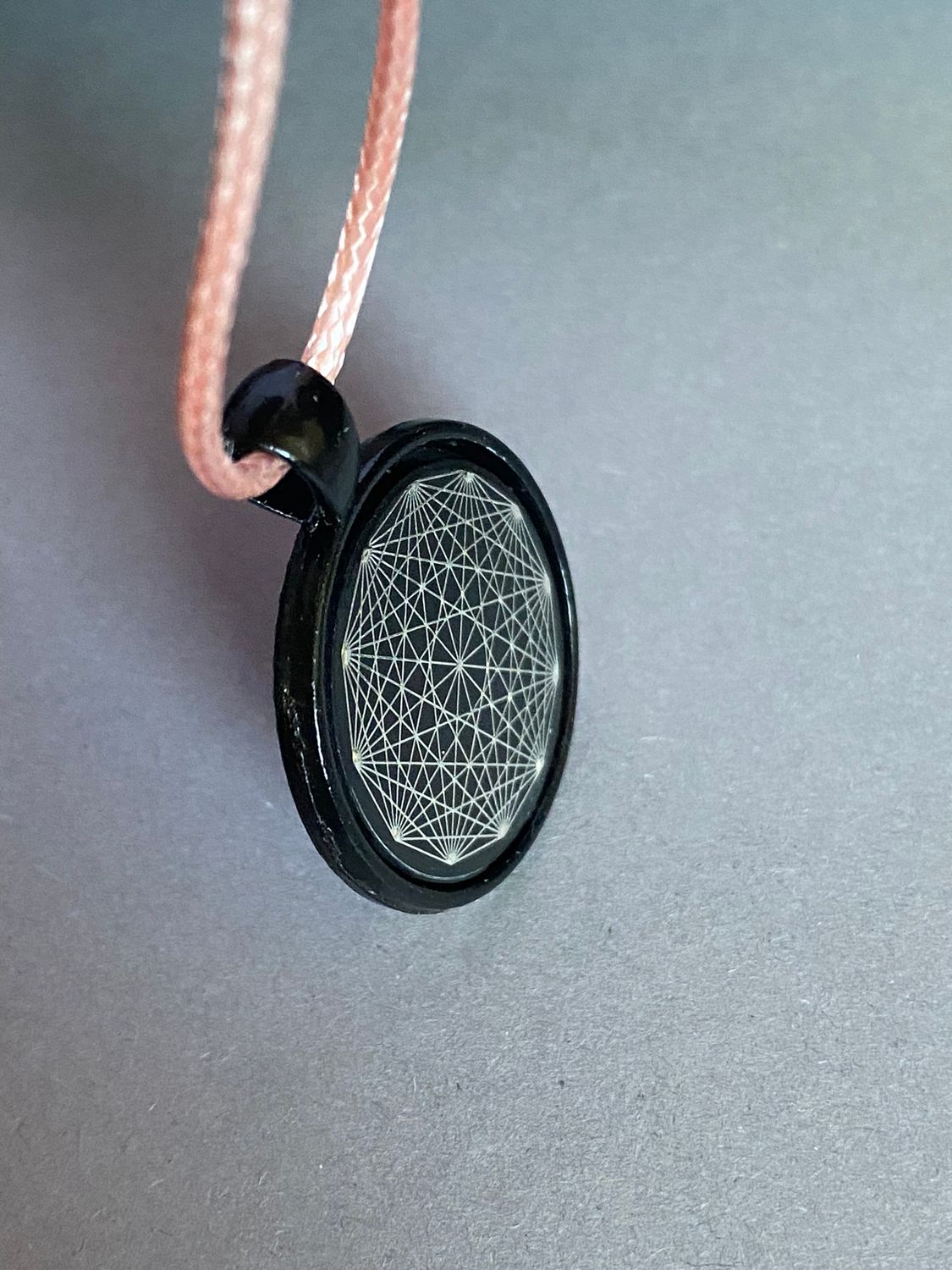 Amulett – schwarz, Dodecagram, Disc in schwarz, 25 mm, zinnlegiert, kupferunterlegt – Produktansicht 1