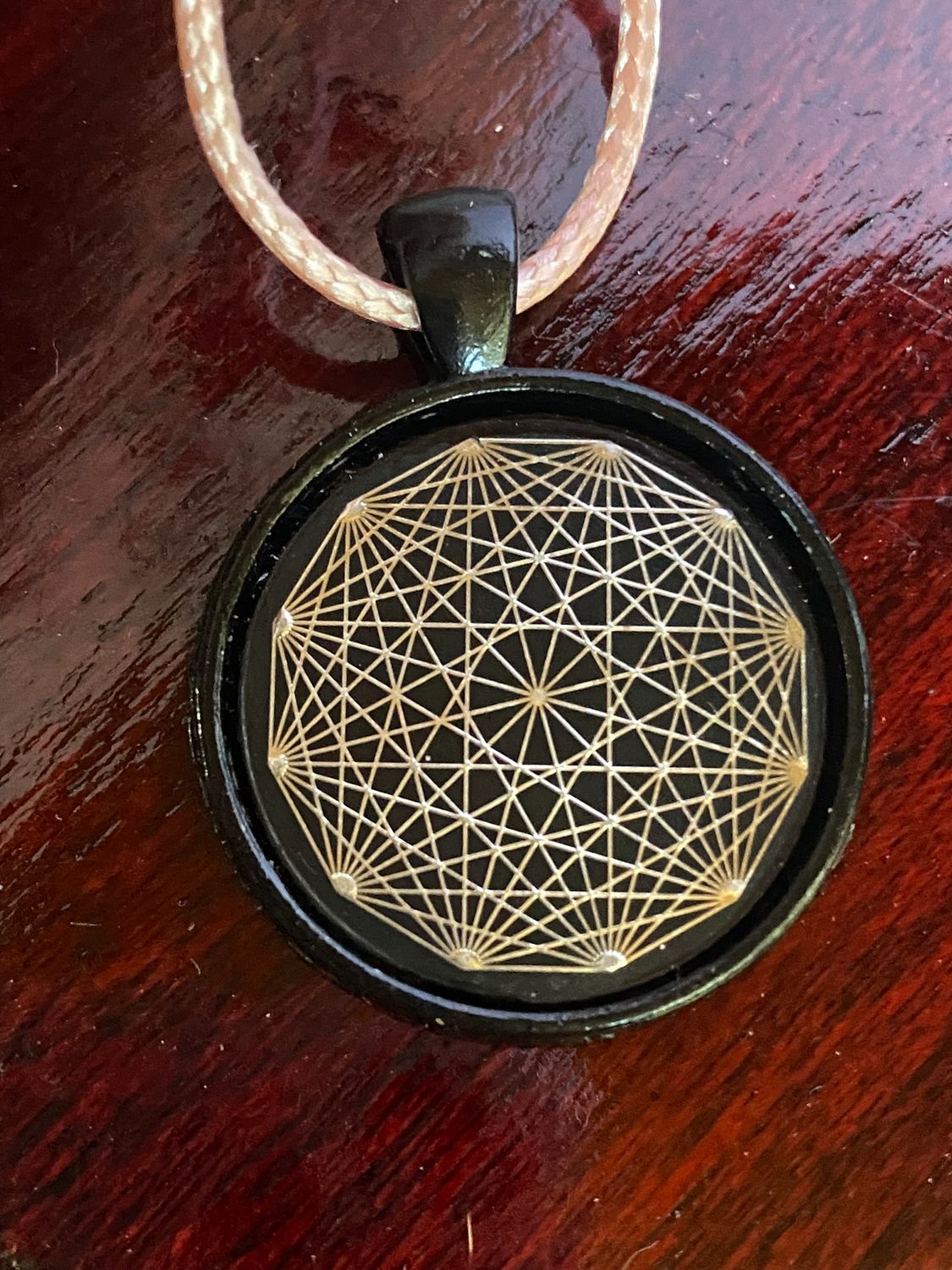 Amulett – schwarz, Dodecagram, Disc in schwarz, 25 mm, zinnlegiert, kupferunterlegt – Produktansicht 1