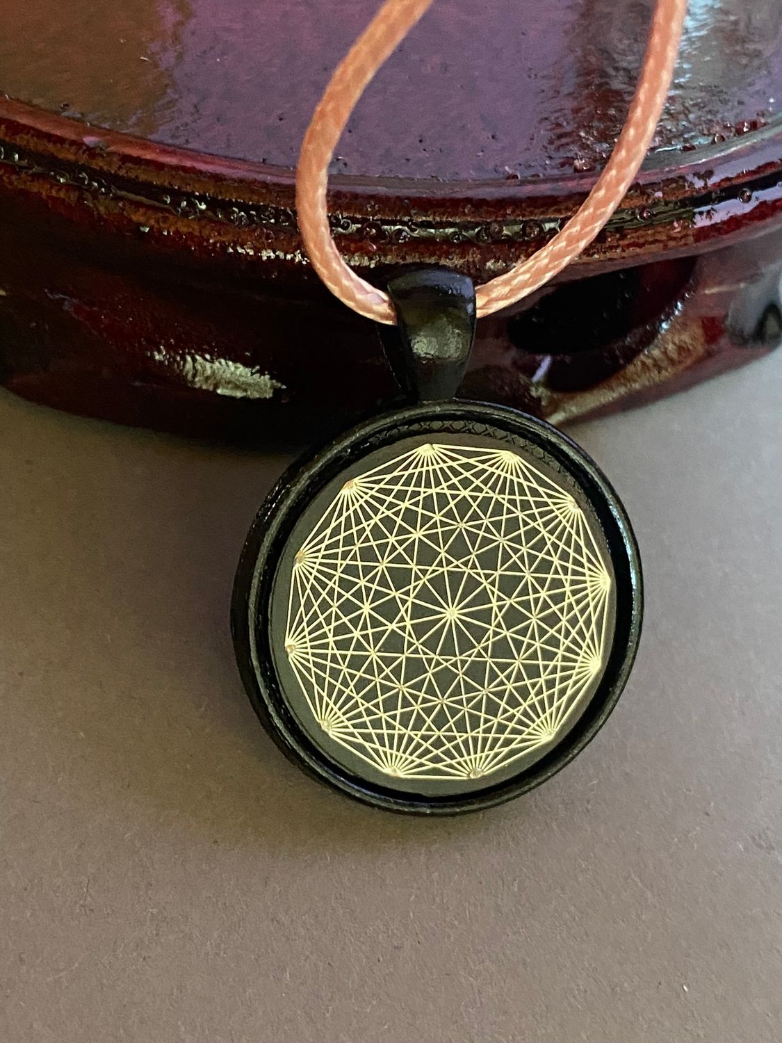 Amulett – schwarz, Dodecagram, Disc in schwarz, 25 mm, zinnlegiert, kupferunterlegt – Produktansicht 1