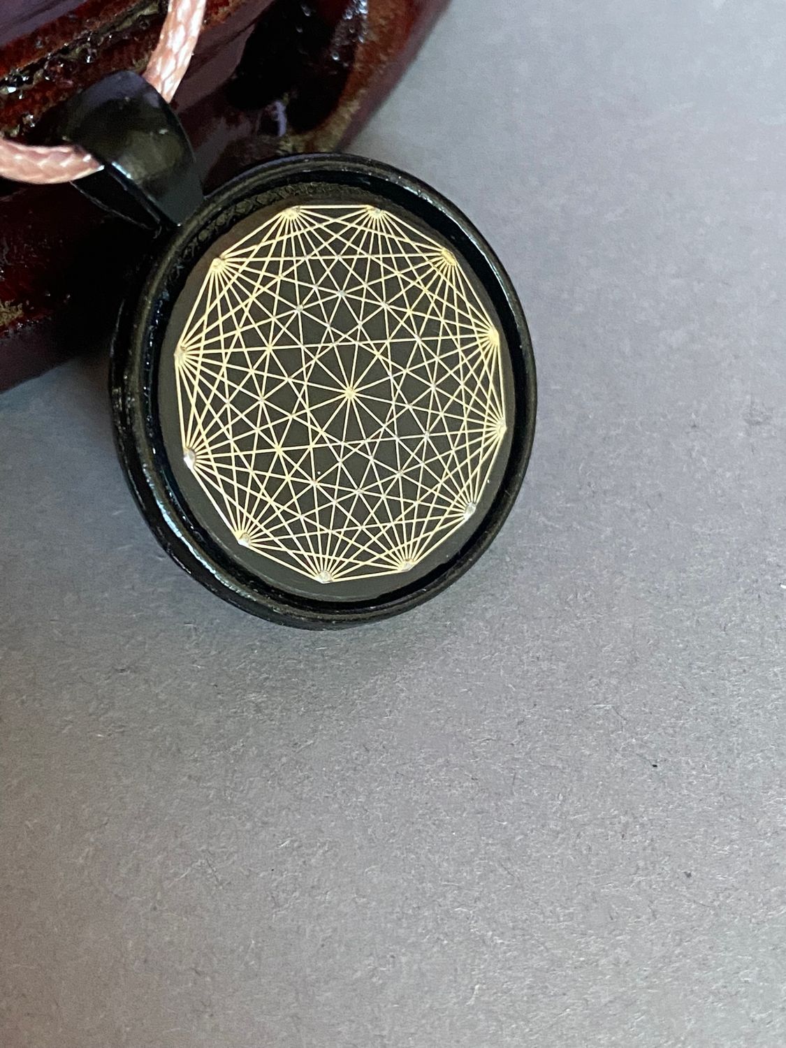 Amulett – schwarz, Dodecagram, Disc in schwarz, 25 mm, zinnlegiert, kupferunterlegt – Produktansicht 1