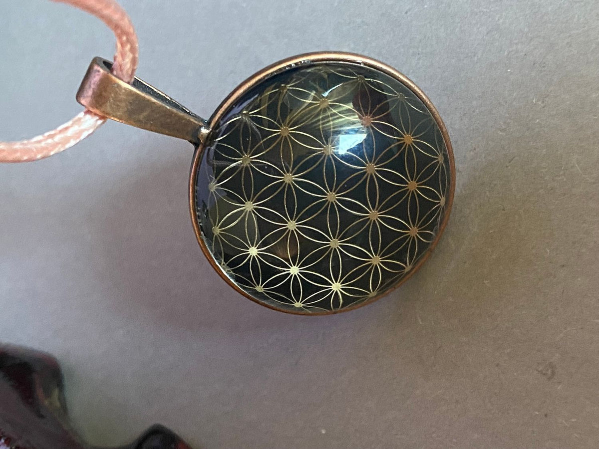 Amulett – kupferfarbend (kein Kupfer) – Blume des Lebens – 25 mm / goldlegiert / schwarz – Produktansicht 1