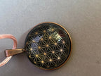 Amulett – kupferfarbend (kein Kupfer) – Blume des Lebens – 25 mm / goldlegiert / schwarz – Produktansicht 1