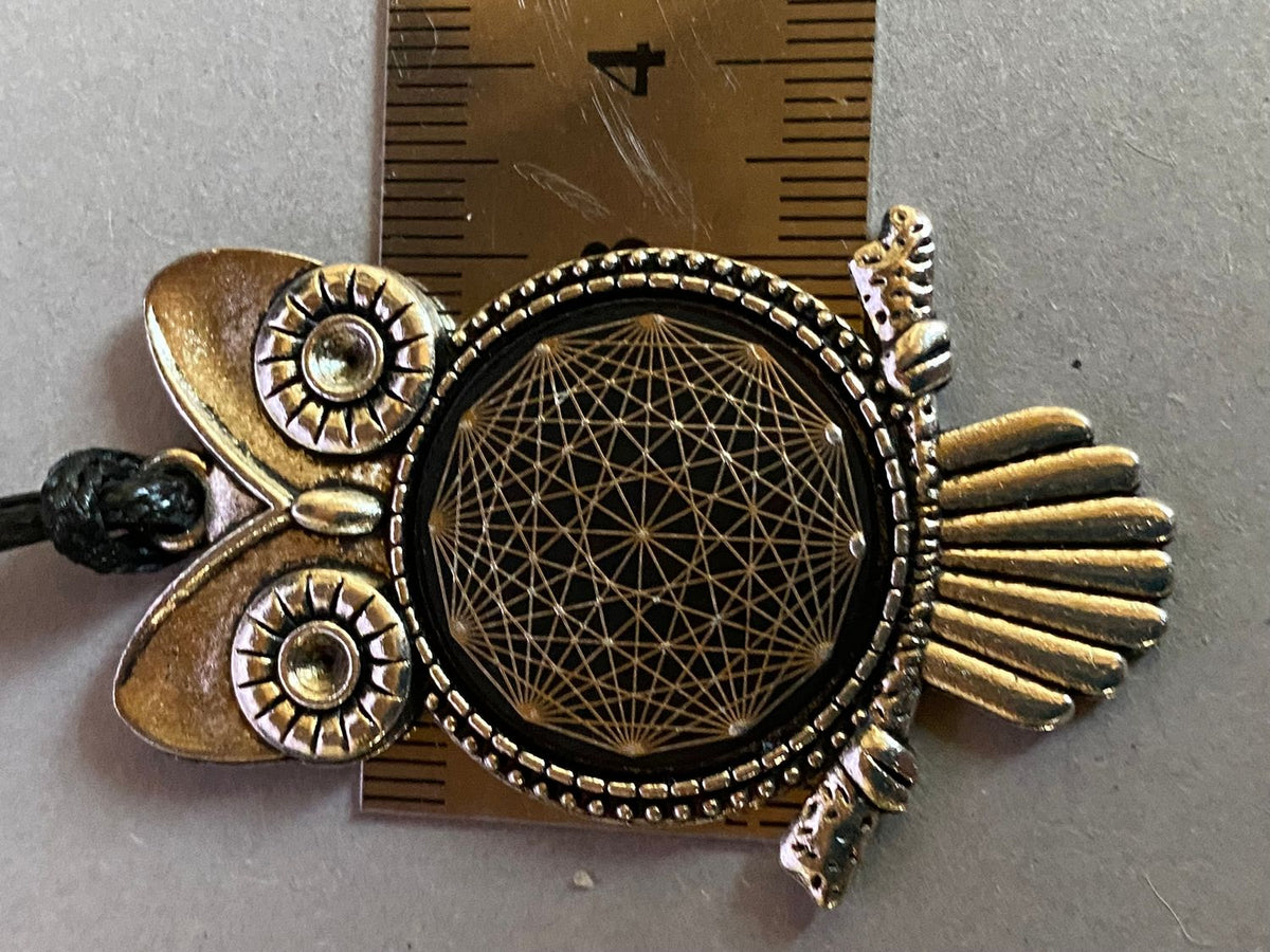 Amulett – Krafttier Eule – Dodecagram – zinnlegiert / nachtschwarz – Produktansicht 1