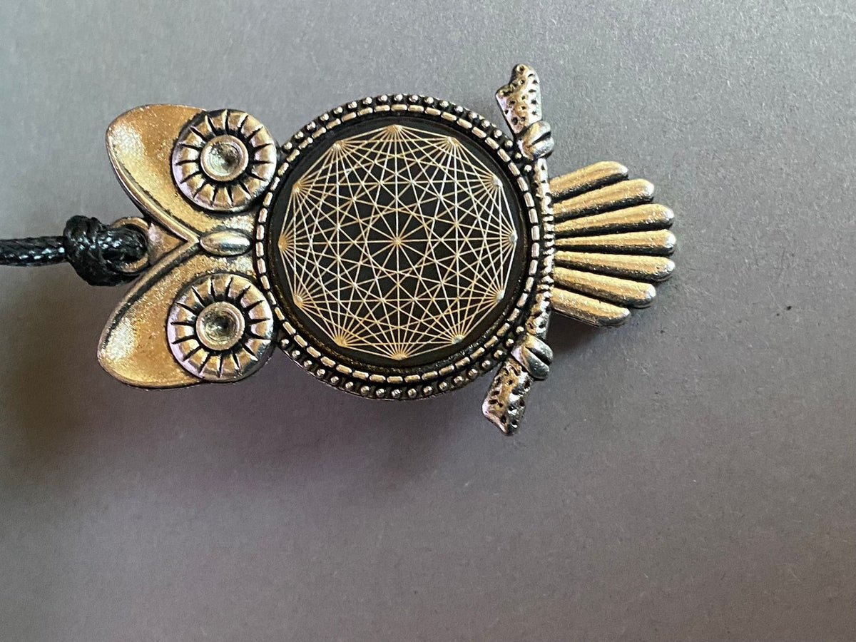 Amulett – Krafttier Eule – Dodecagram – zinnlegiert / nachtschwarz – Produktansicht 1