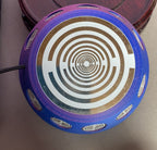 69 mm VibraNex UFO, Farbverlauf, Oberflächenplatte zinnlegiert, Füllung Turmalin, Bergkristall, Amethyst – Produktansicht 1