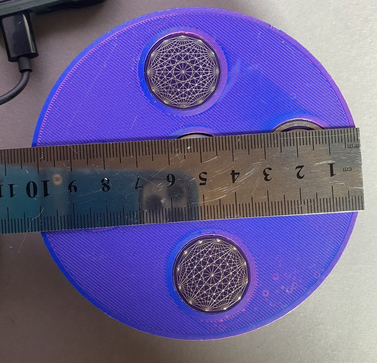 69 mm VibraNex UFO, Farbverlauf, Oberflächenplatte zinnlegiert – Produktansicht 1