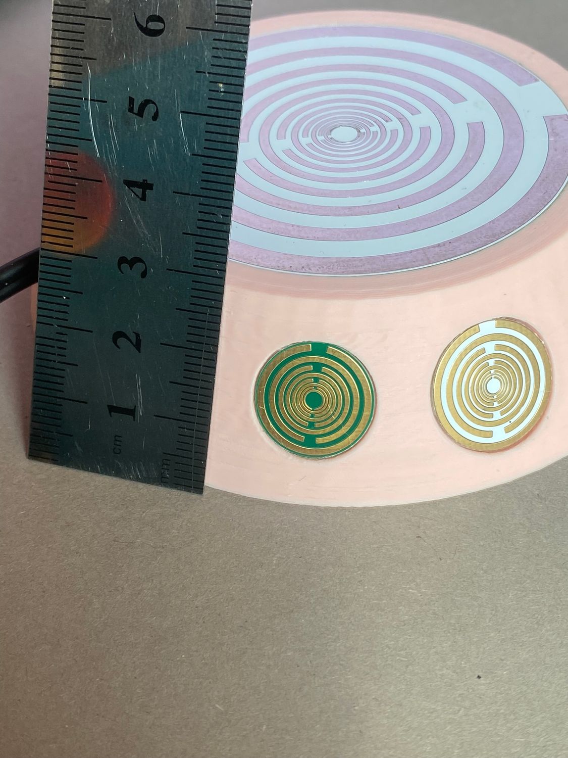 69 mm VibraNex UFO, 1-farbig, Oberflächenplatte zinnlegiert – Produktansicht 1