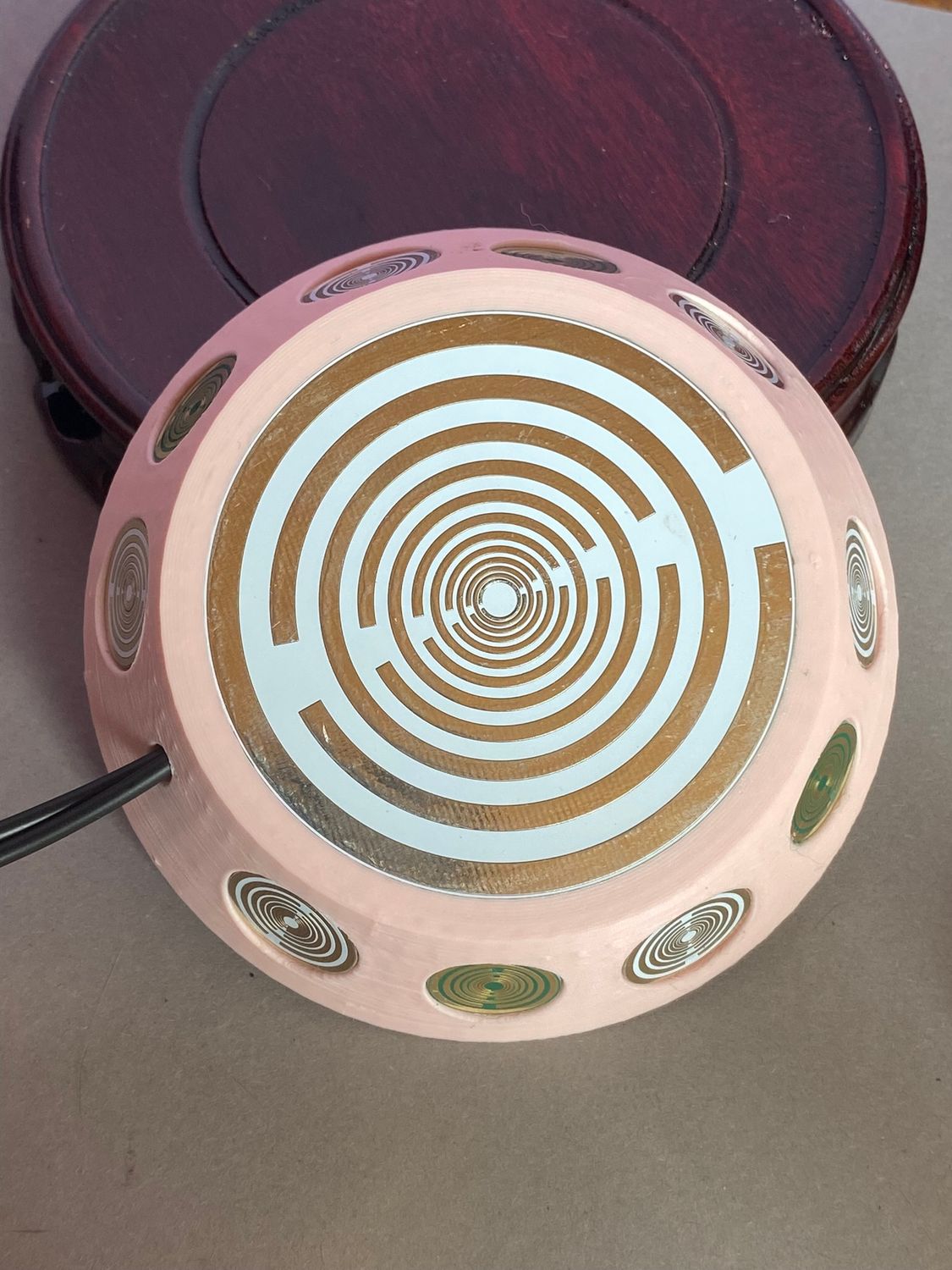 69 mm VibraNex UFO, 1-farbig, Oberflächenplatte zinnlegiert – Produktansicht 1