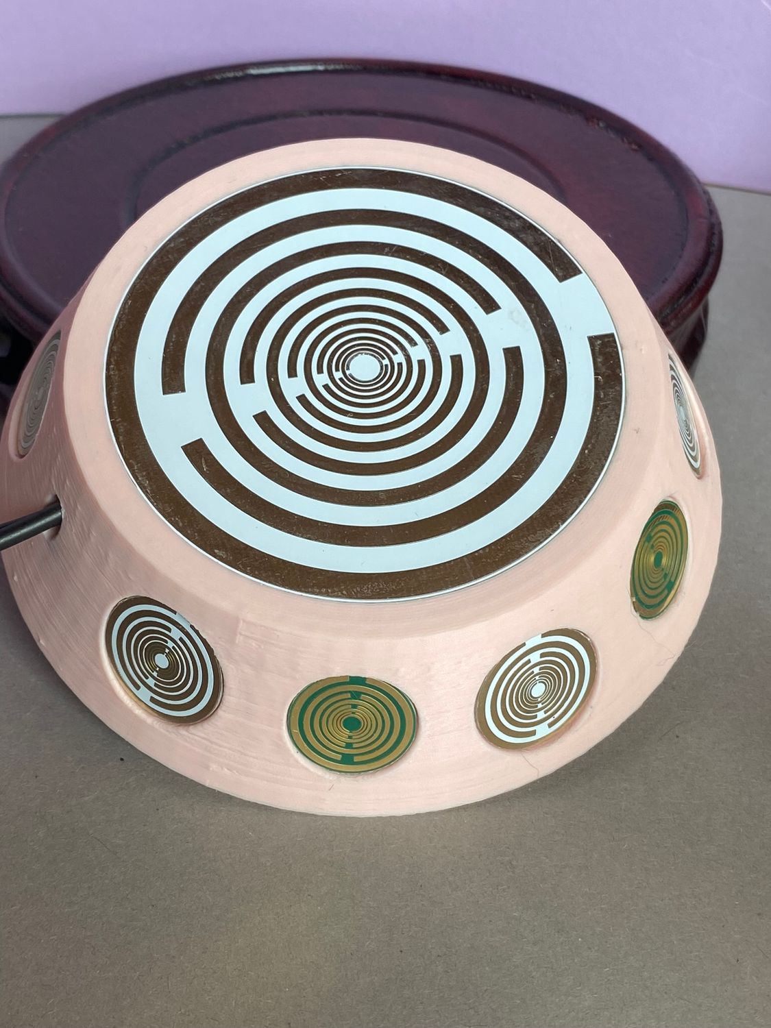 69 mm VibraNex UFO, 1-farbig, Oberflächenplatte zinnlegiert, Füllung Rosenquarz – Produktansicht 1