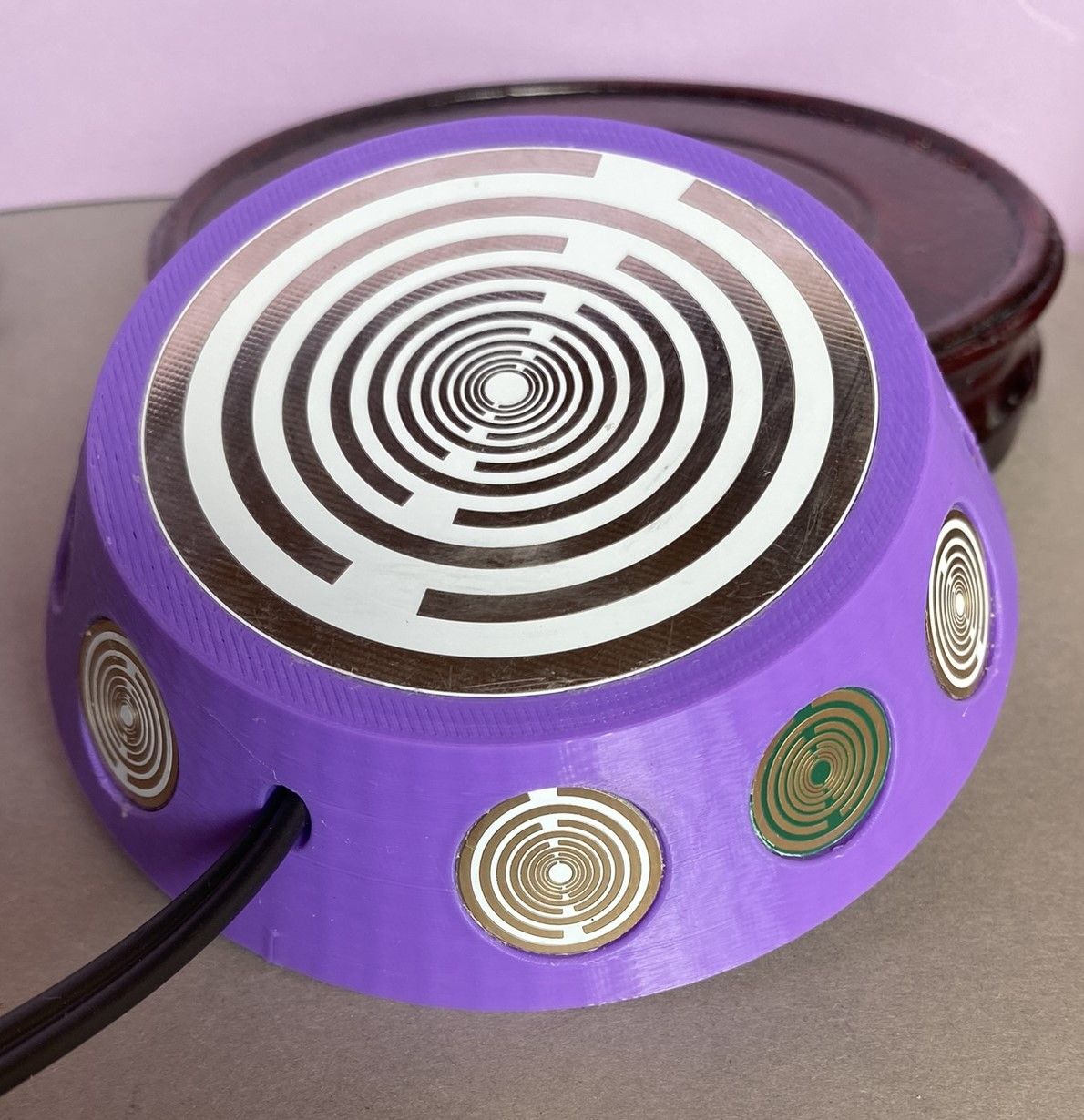 69 mm VibraNex UFO, 1-farbig, Oberflächenplatte zinnlegiert, Füllung Amethyst – Produktansicht 1