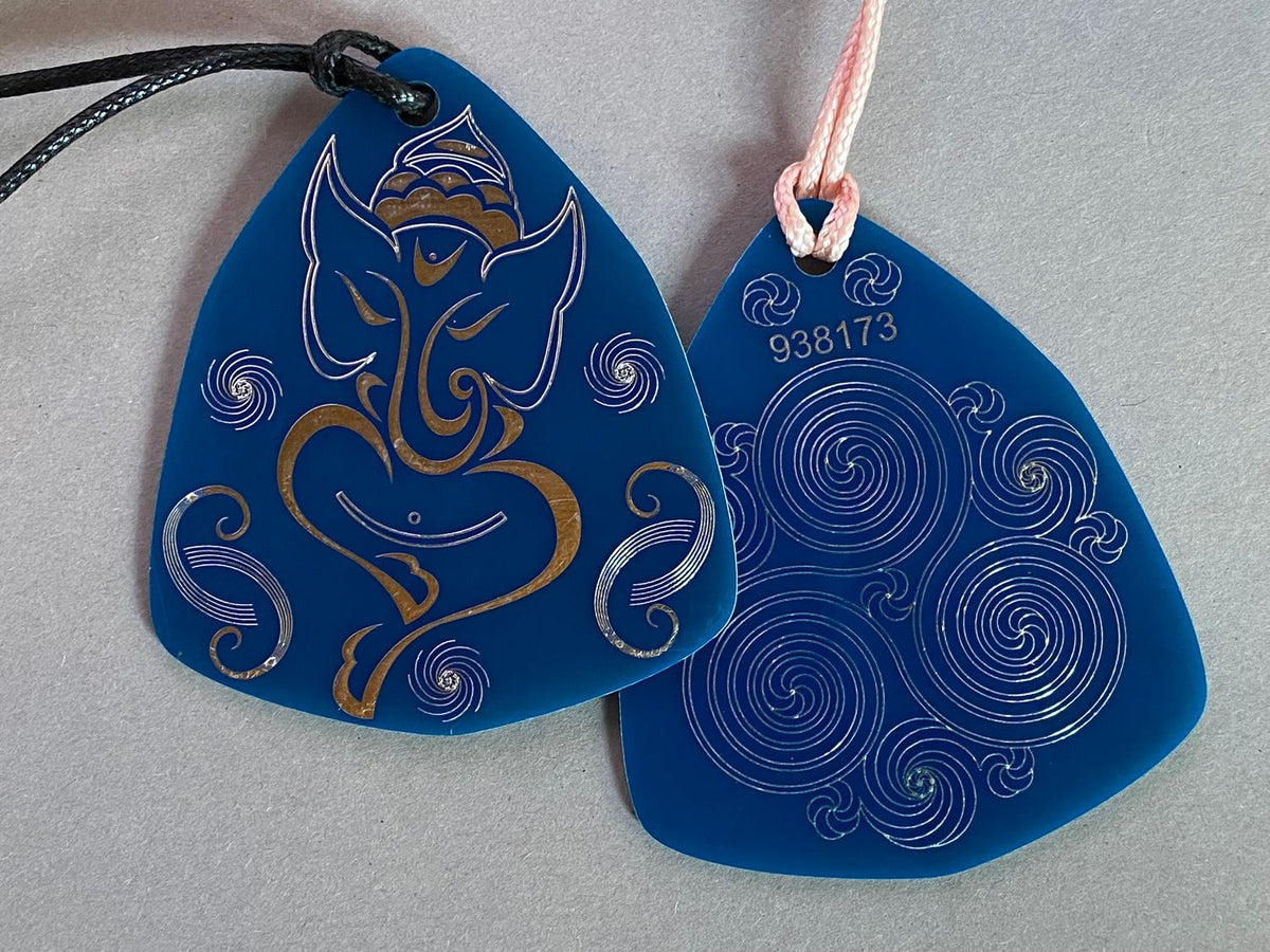 Amulett – Disc – Ganesha der Glücksbote+ die – 69 mm / zinnlegiert / blau – Produktansicht 1