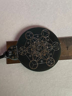 Anhänger Metatron schwarz, zinnlegiert ca. 52 mm x 62 mm – Produktansicht 1