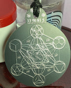 Anhänger Metatron schwarz, zinnlegiert ca. 52 mm x 62 mm – Produktansicht 1