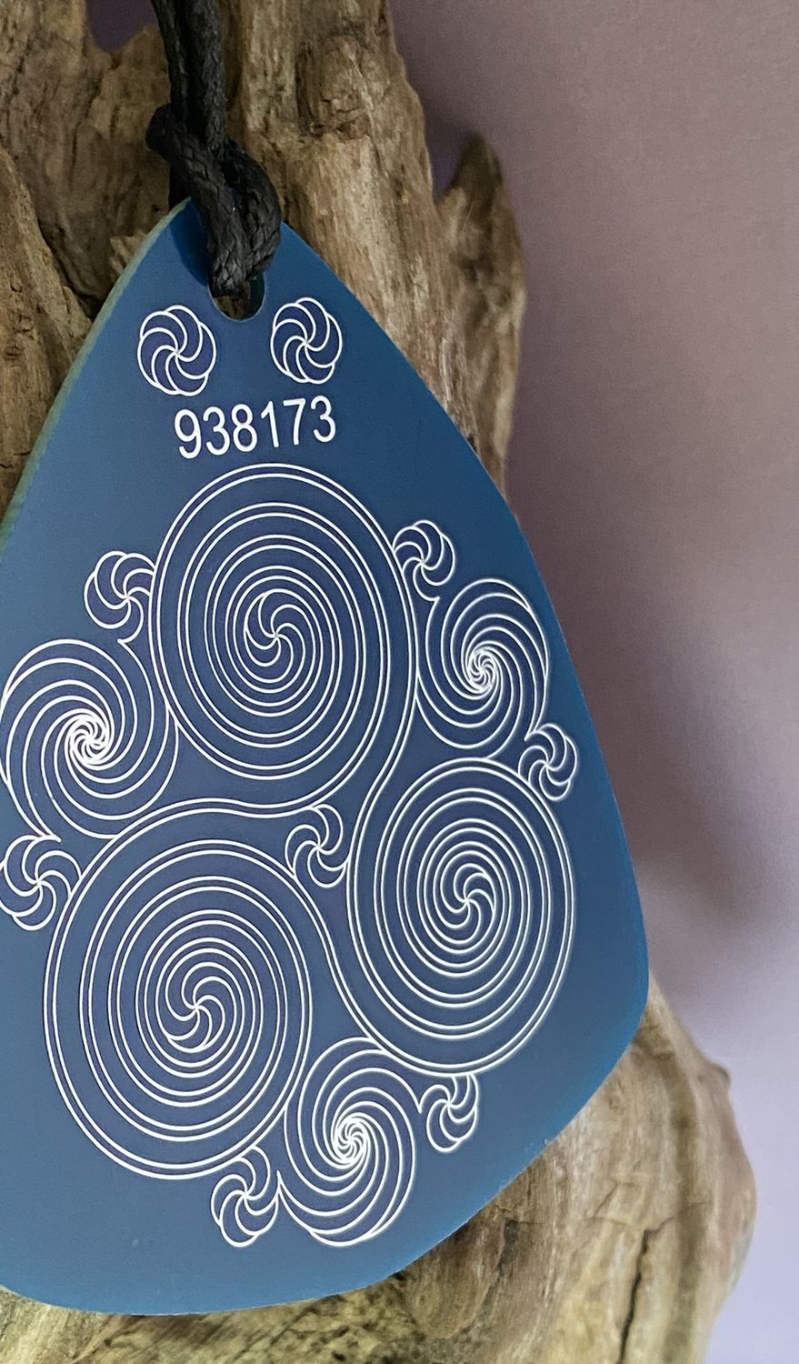 Amulett – Disc – Ganesha der Glücksbote+ die – 69 mm / zinnlegiert / blau – Produktansicht 1
