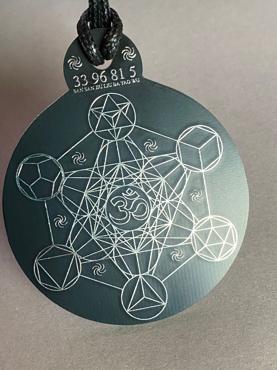 Anhänger Metatron schwarz, zinnlegiert ca. 52 mm x 62 mm – Produktansicht 1