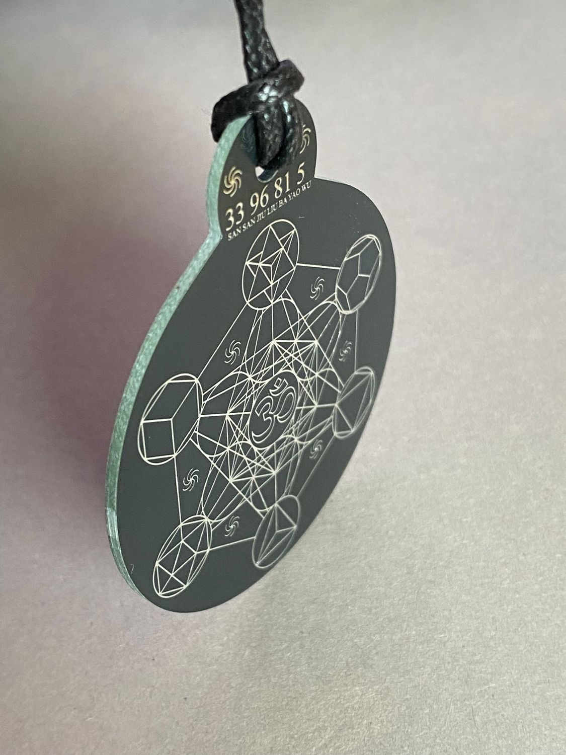 Anhänger Metatron schwarz, zinnlegiert ca. 52 mm x 62 mm – Produktansicht 1