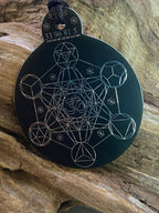 Anhänger Metatron schwarz, zinnlegiert ca. 52 mm x 62 mm – Produktansicht 1