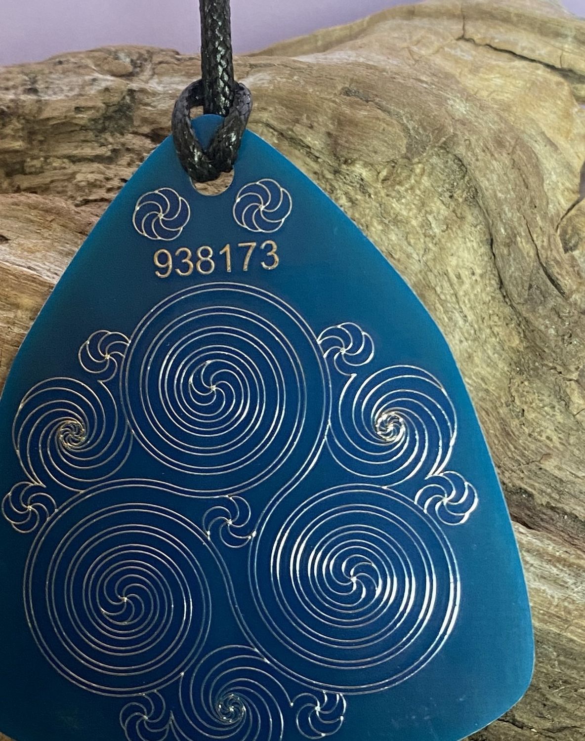 Amulett – Disc – Ganesha der Glücksbote+ die – 69 mm / zinnlegiert / blau – Produktansicht 1
