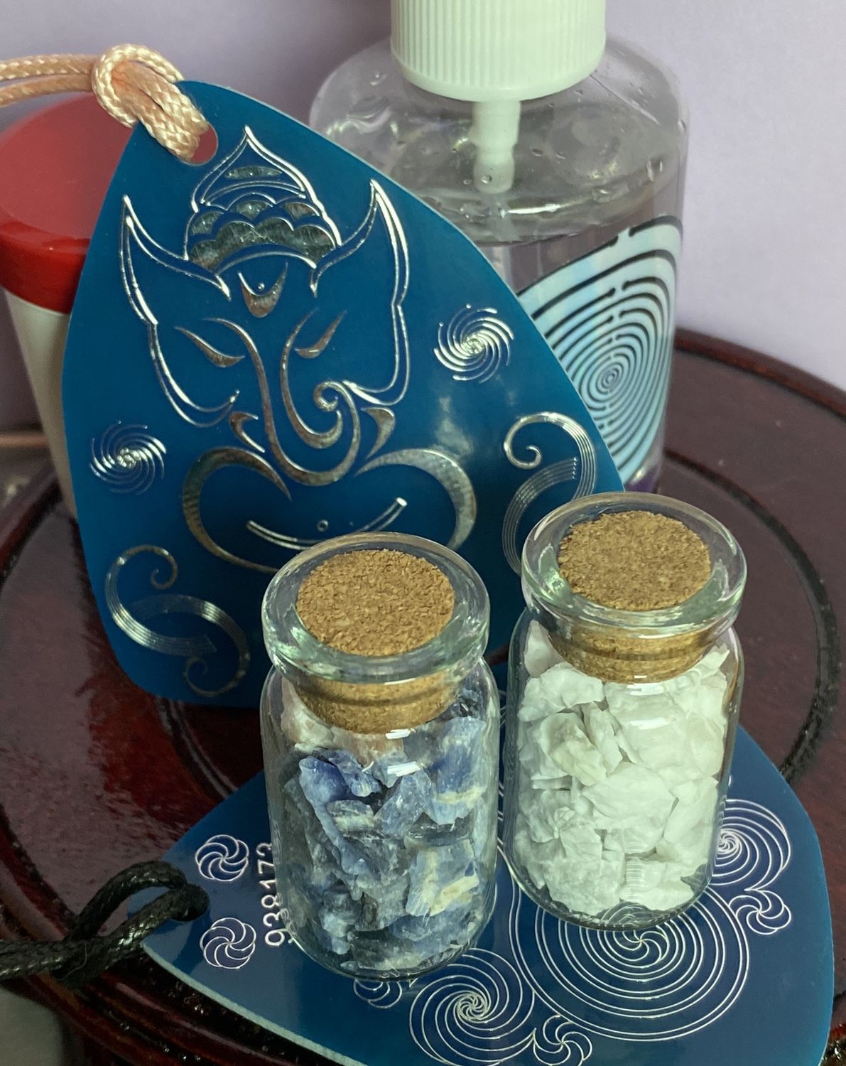 Amulett – Disc – Ganesha der Glücksbote+ die – 69 mm / zinnlegiert / blau – Produktansicht 1