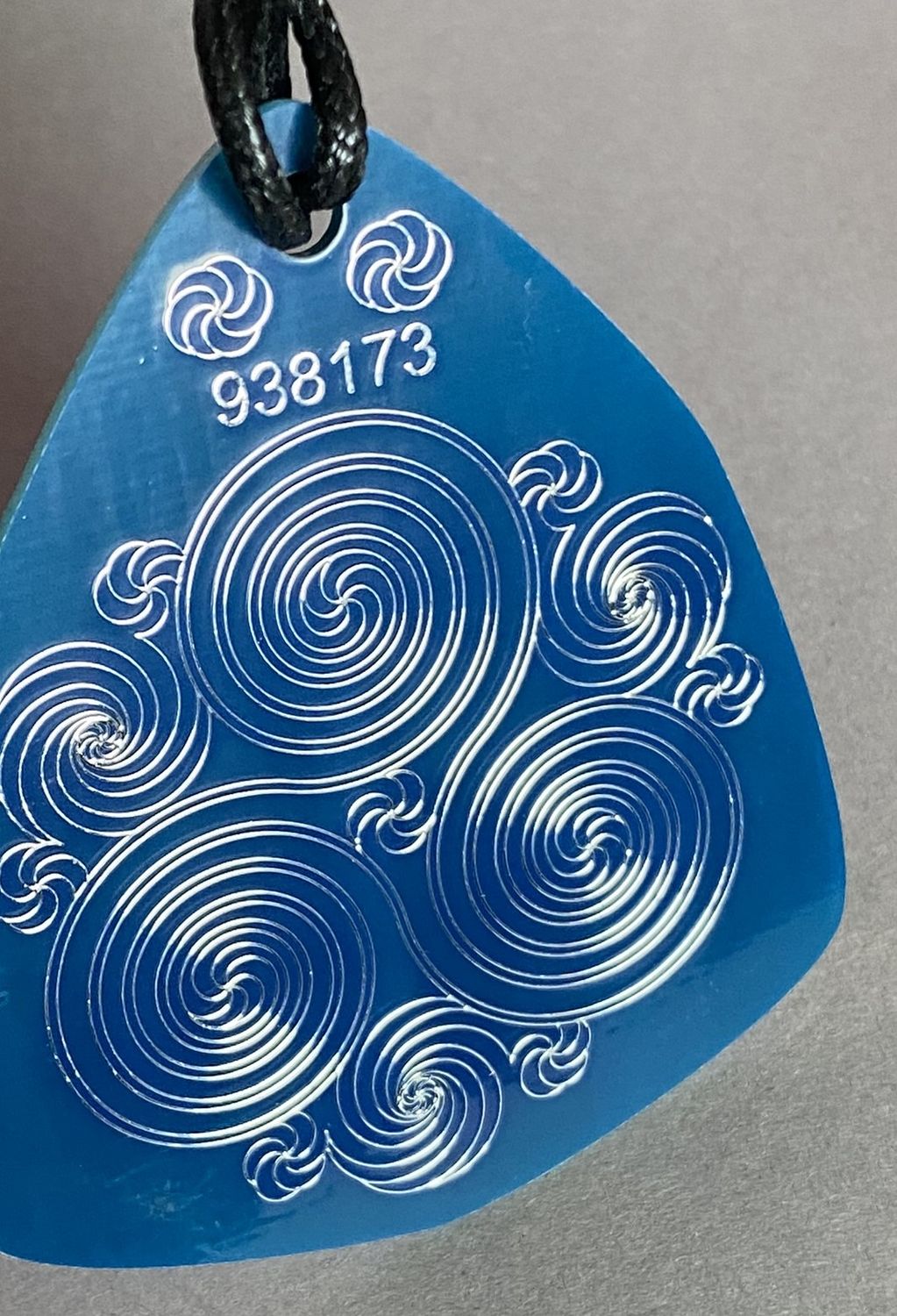 Amulett – Disc – Ganesha der Glücksbote+ die – 69 mm / zinnlegiert / blau – Produktansicht 1