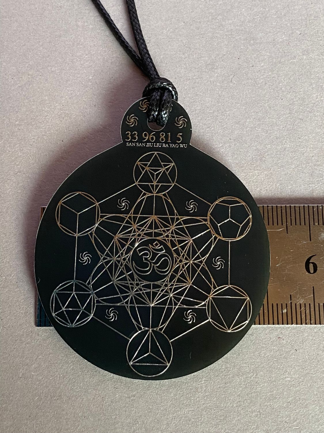 Anhänger Metatron schwarz, zinnlegiert ca. 52 mm x 62 mm – Produktansicht 1