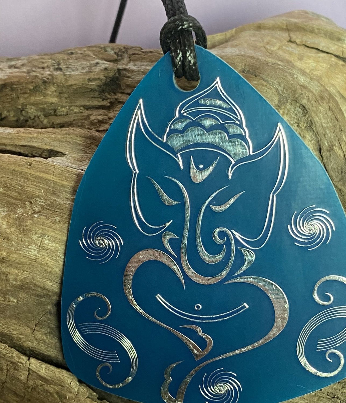 Amulett – Disc – Ganesha der Glücksbote+ die – 69 mm / zinnlegiert / blau – Produktansicht 1