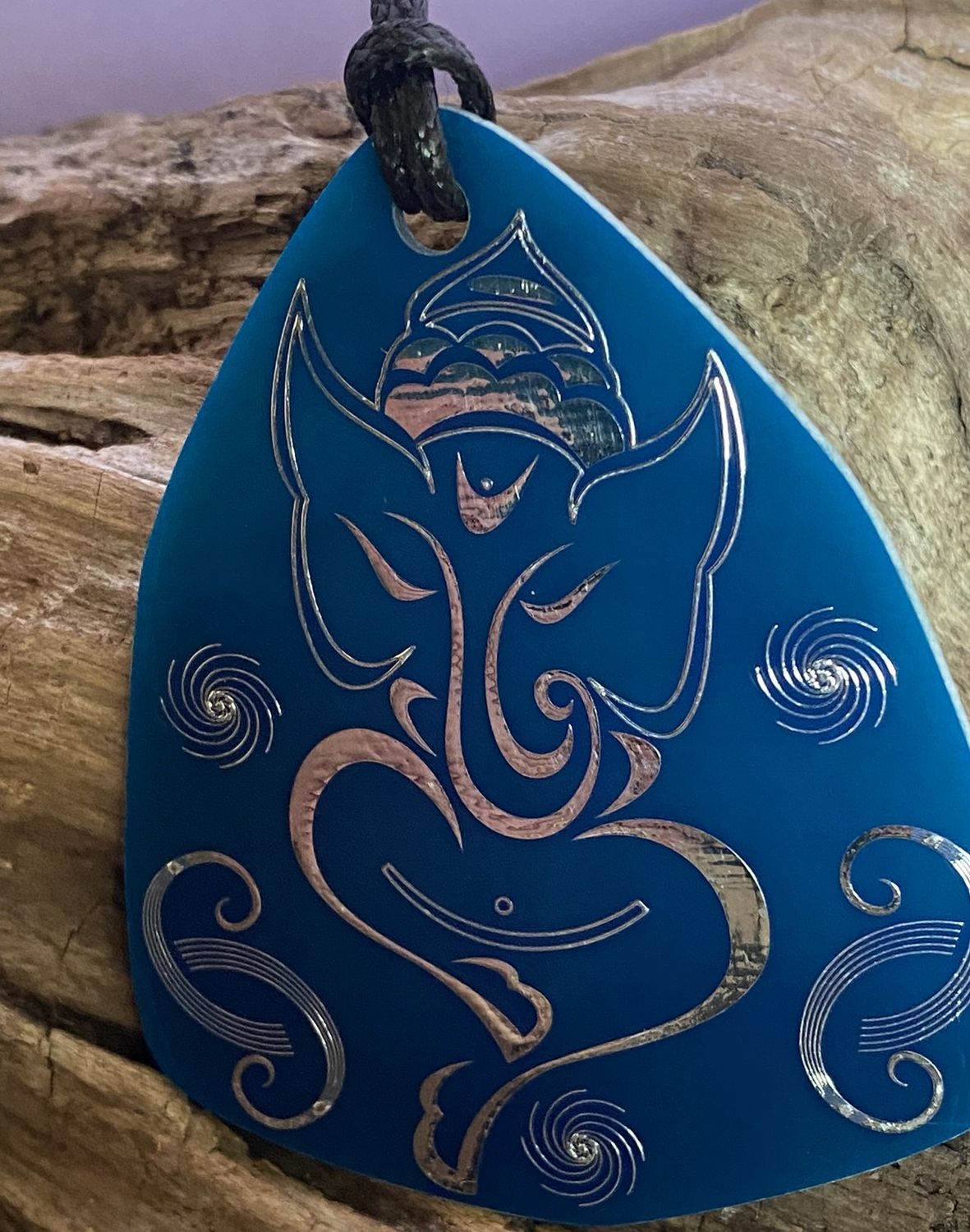 Amulett – Disc – Ganesha der Glücksbote+ die – 69 mm / zinnlegiert / blau – Produktansicht 1