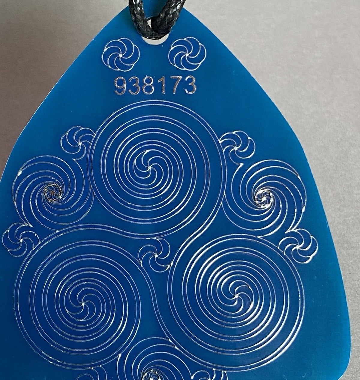 Amulett – Disc – Ganesha der Glücksbote+ die – 69 mm / zinnlegiert / blau – Produktansicht 1