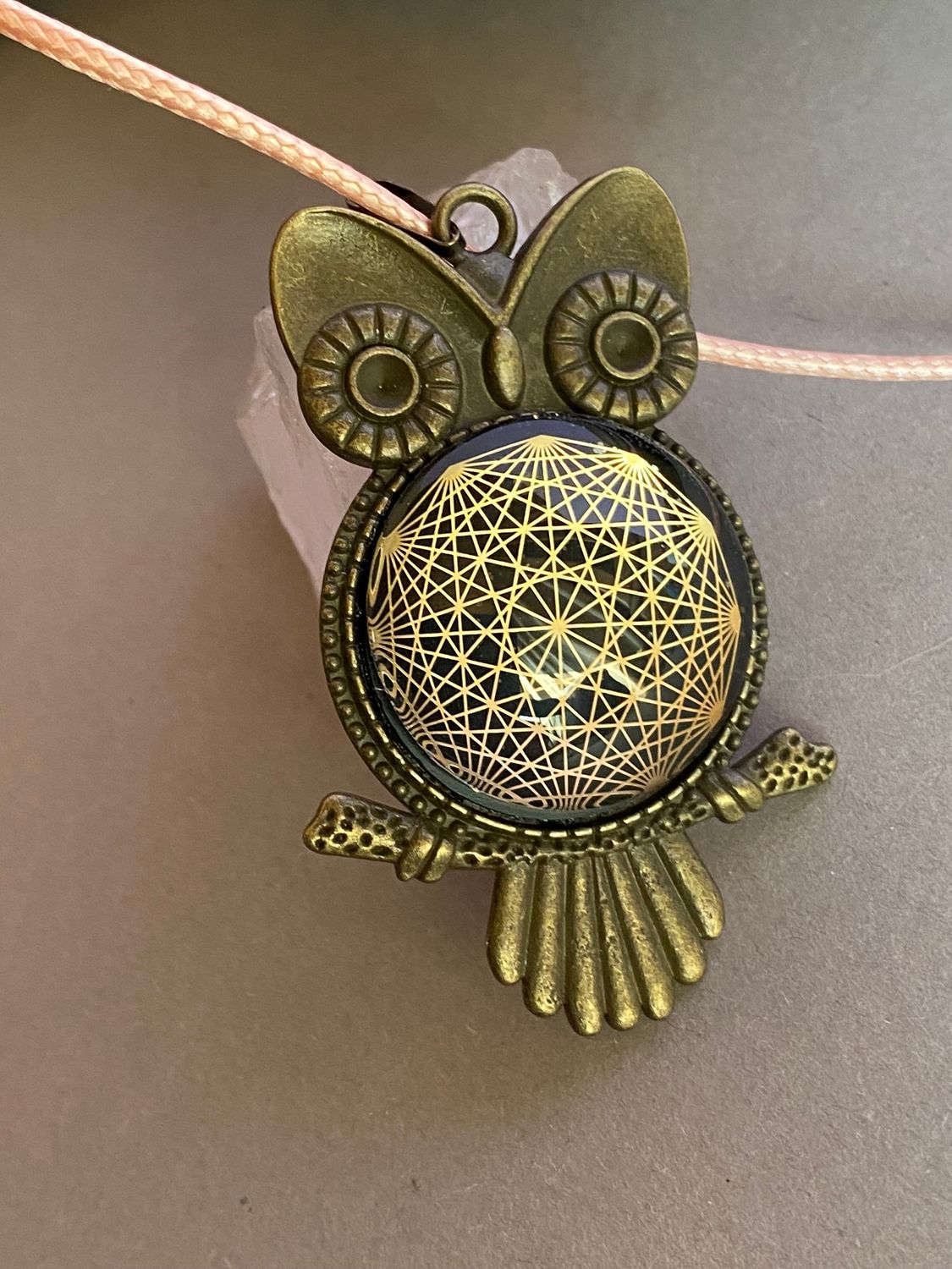 Amulett – Krafttier Eule – Dodecagram – goldlegiert / nachtschwarz – Produktansicht 1