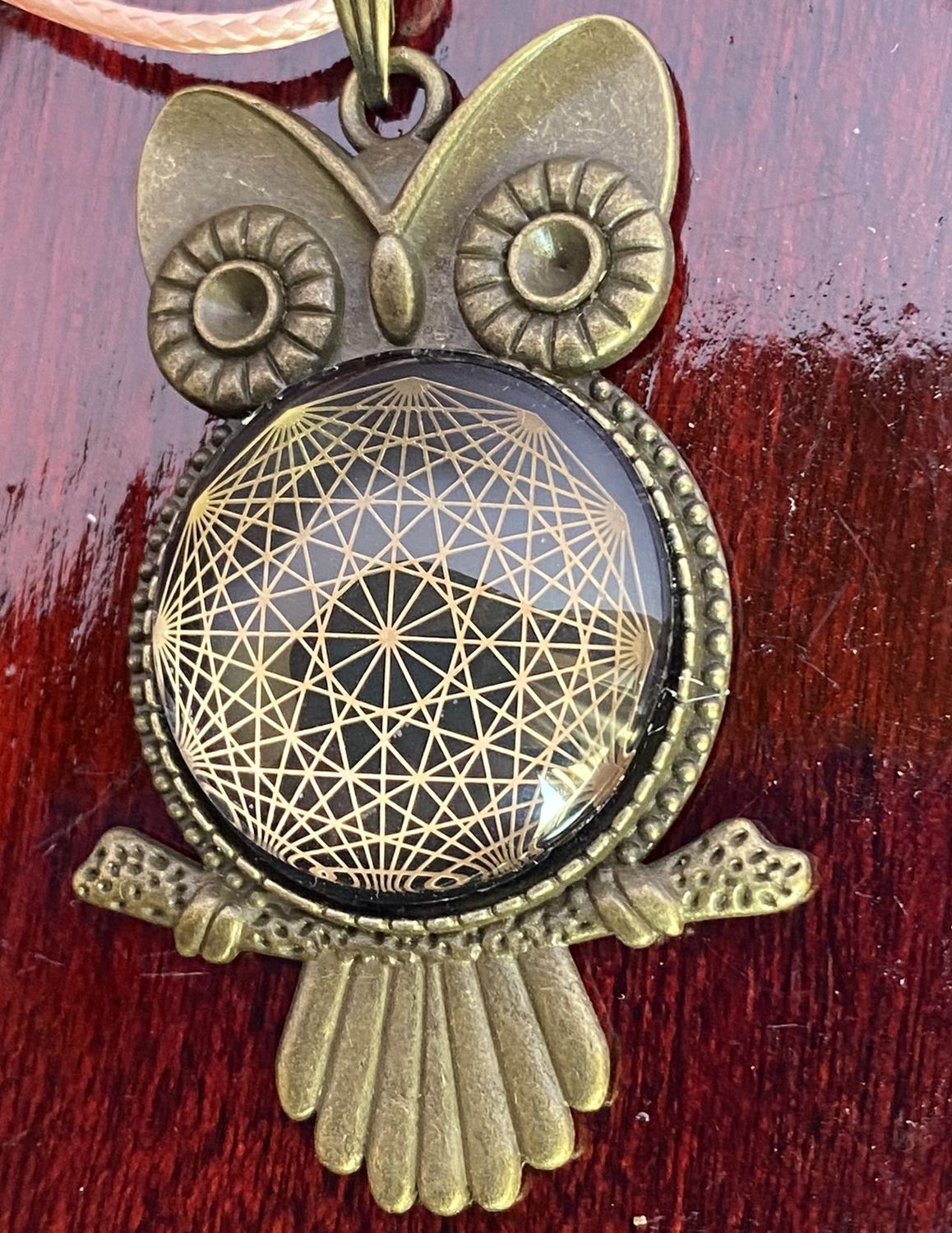 Amulett – Krafttier Eule – Dodecagram – goldlegiert / nachtschwarz – Produktansicht 1