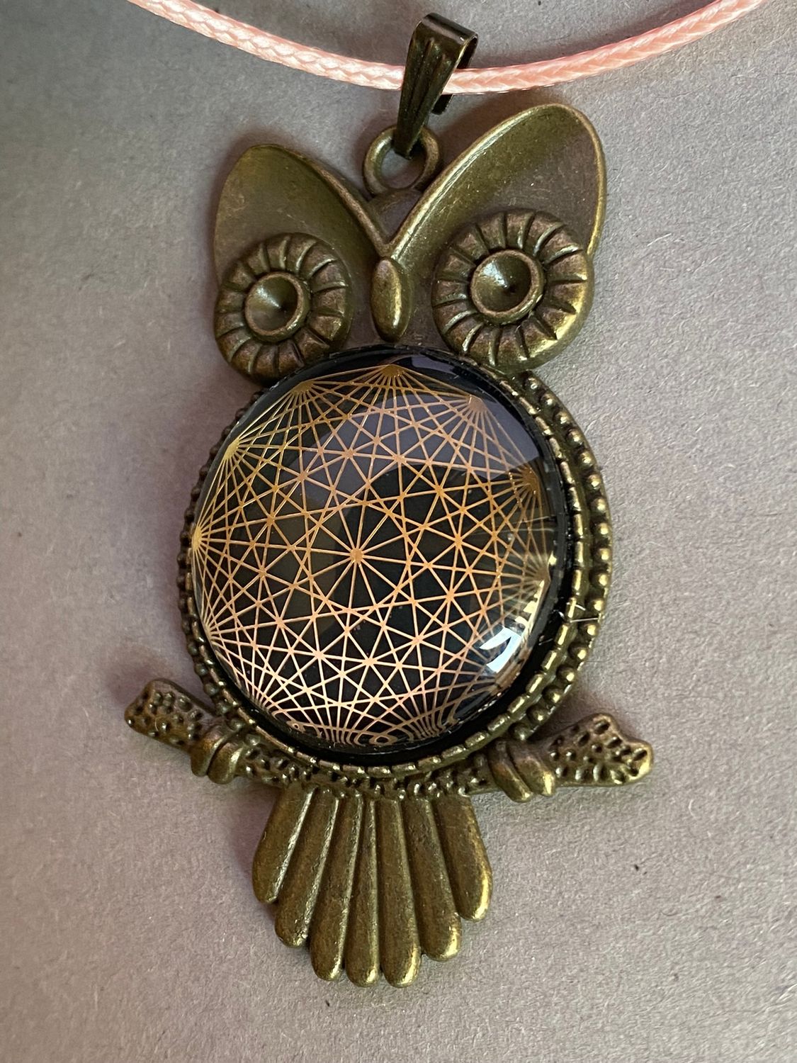 Amulett – Krafttier Eule – Dodecagram – goldlegiert / nachtschwarz – Produktansicht 1