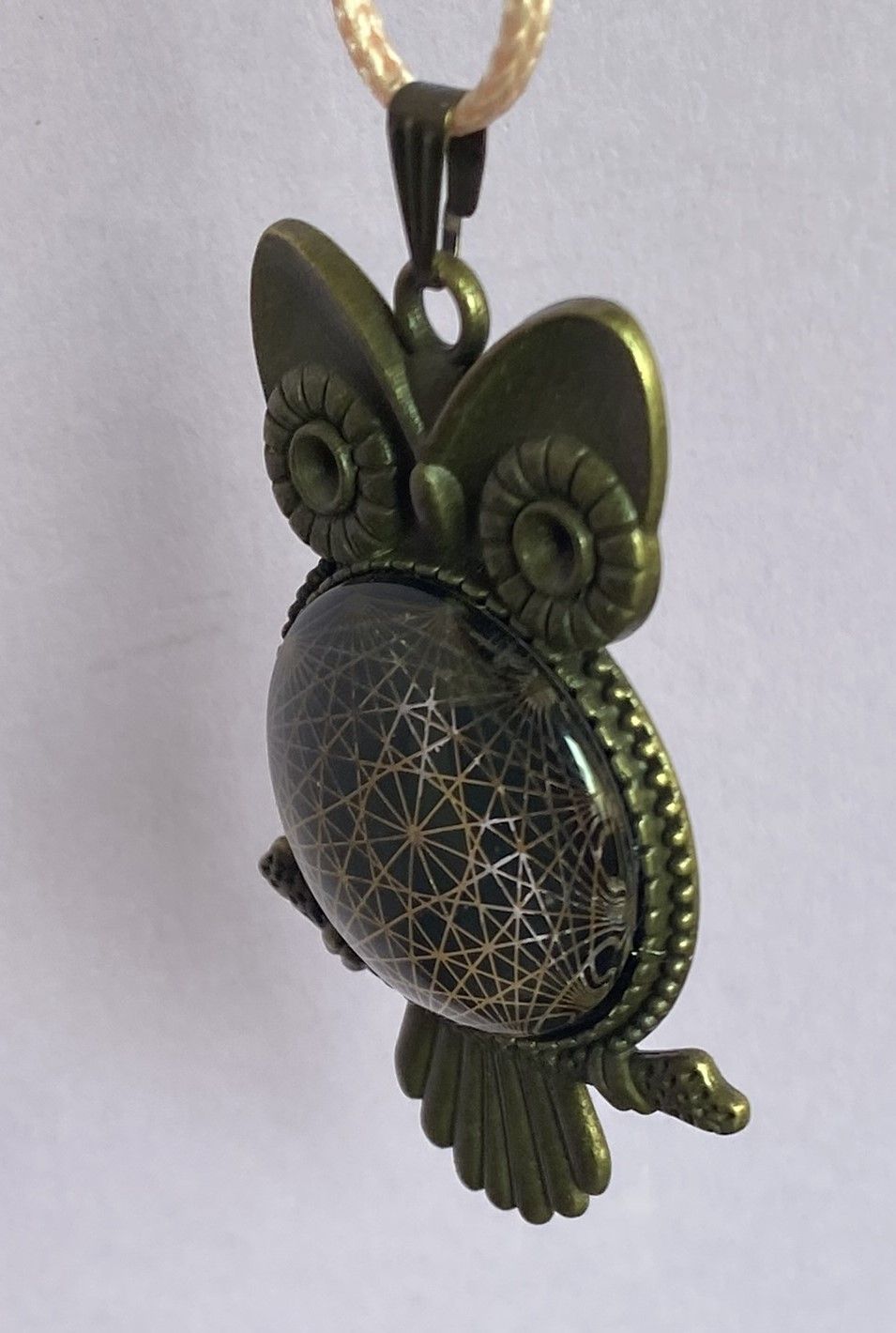 Amulett – Krafttier Eule – Dodecagram – goldlegiert / nachtschwarz – Produktansicht 1