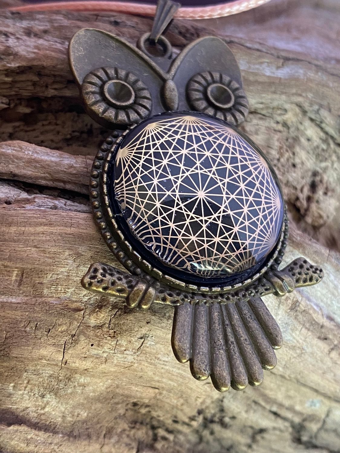 Amulett – Krafttier Eule – Dodecagram – goldlegiert / nachtschwarz – Produktansicht 1