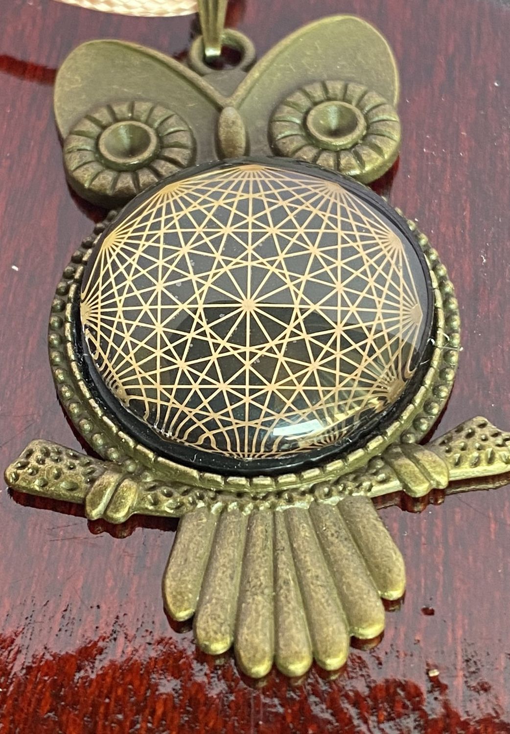 Amulett – Krafttier Eule – Dodecagram – goldlegiert / nachtschwarz – Produktansicht 1