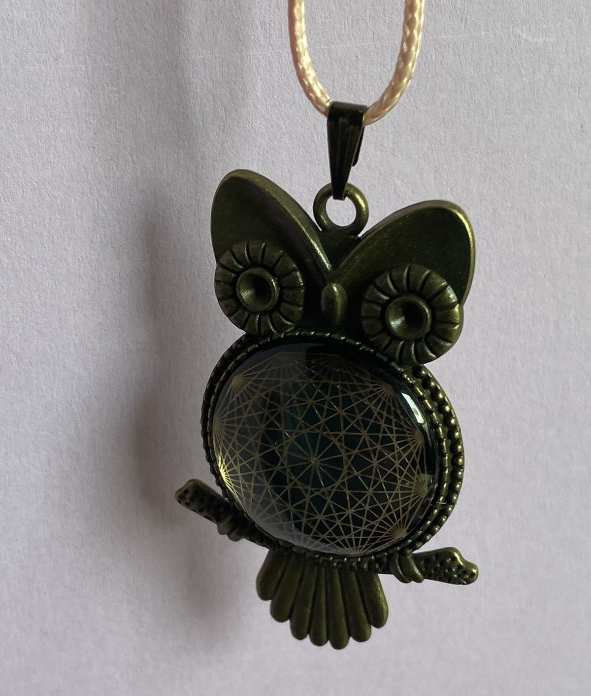 Amulett – Krafttier Eule – Dodecagram – goldlegiert / nachtschwarz – Produktansicht 1