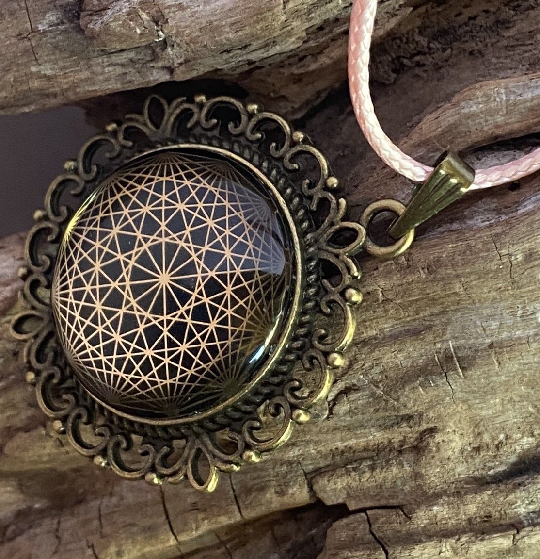Amulett – bronzefarben, Dodecagram 12 – er Stern, Disc in schwarz 25 mm, goldlegiert, kupferunterlegt – Produktansicht 1