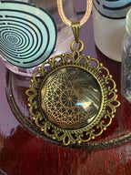 Amulett – bronzefarben, Dodecagram 12 – er Stern, Disc in schwarz 25 mm, goldlegiert, kupferunterlegt – Produktansicht 1
