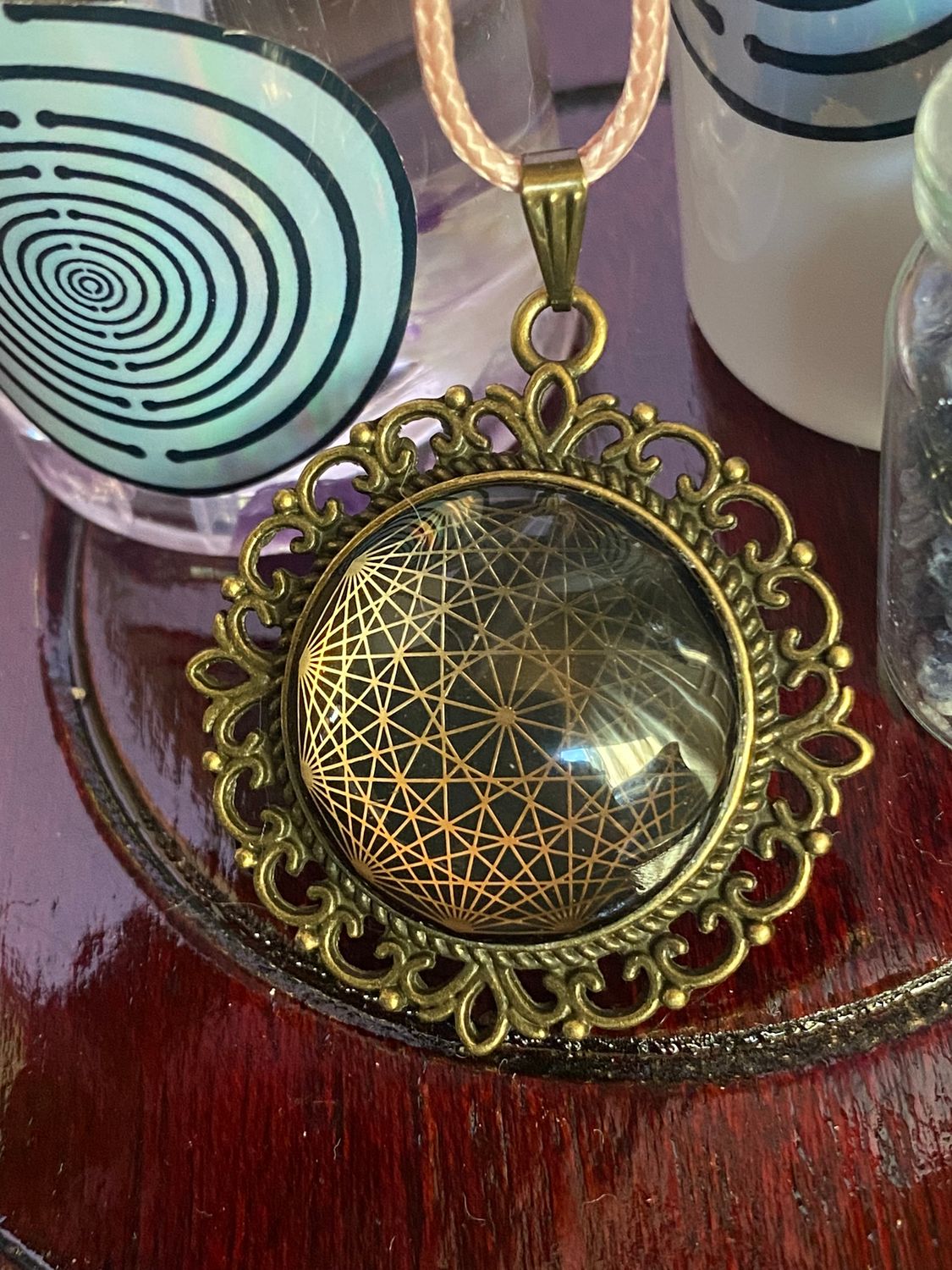 Amulett – bronzefarben, Dodecagram 12 – er Stern, Disc in schwarz 25 mm, goldlegiert, kupferunterlegt – Produktansicht 1