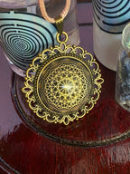 Amulett – bronzefarben, Dodecagram 12 – er Stern, Disc in schwarz 25 mm, goldlegiert, kupferunterlegt – Produktansicht 1