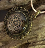 Amulett – bronzefarben, Dodecagram 12 – er Stern, Disc in schwarz 25 mm, goldlegiert, kupferunterlegt – Produktansicht 1
